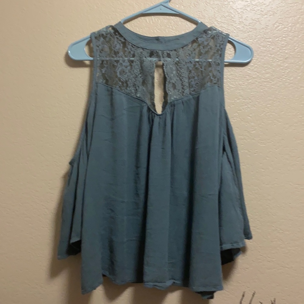 Cold shoulder top with lace. Keyhole cutout in the back. Size Large. very pretty